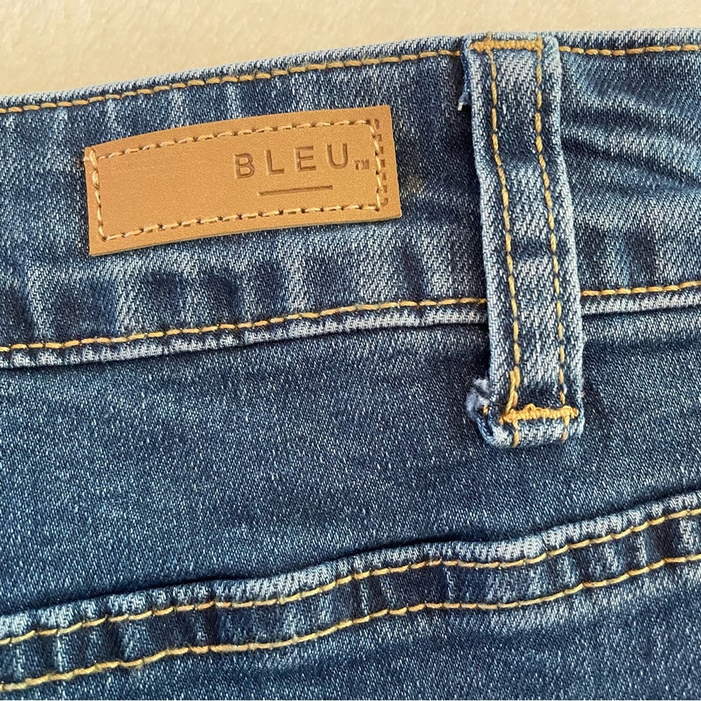 Bleu stretch denim shorts - size 12 - Picture 7 of 8